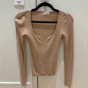 Aritzia Tuscany sweater in colour Camel in XS